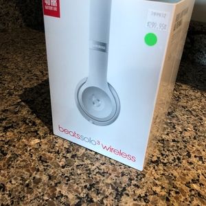 Beats Solo3 Wireless Headphones New